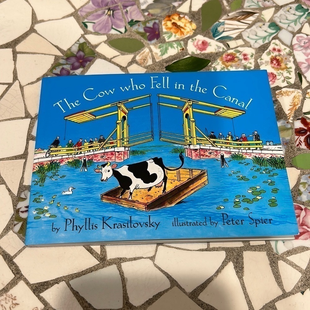 Vintage the cow who fell in the canal reprint mini soft cover flip book